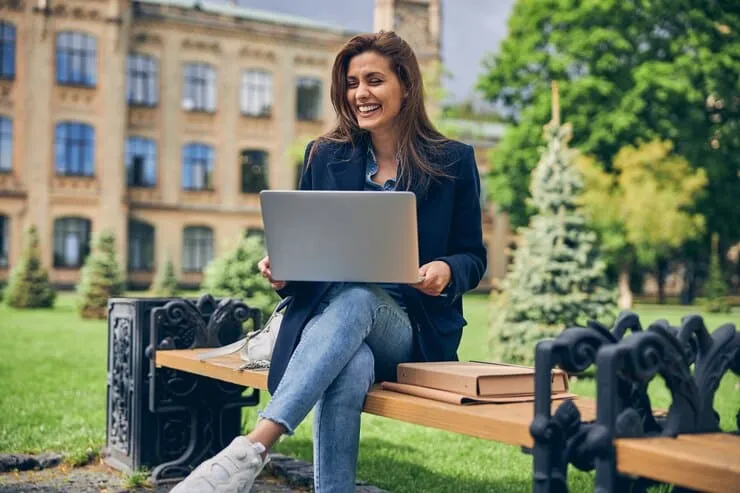 بهترین رشته ها برای تحصیل در اسپانیا - آریواپلای